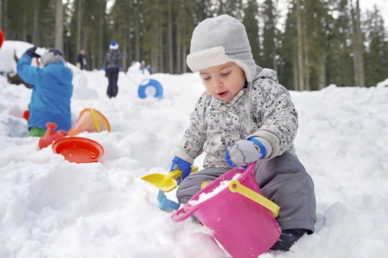 Easy Toddler Activities That Keep Little Ones Busy and Happy